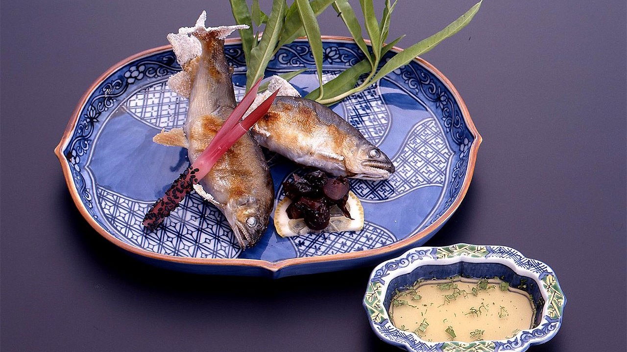 Grilled sweet fish (AYU) with a salt - Recipes of Japanese Ryotei