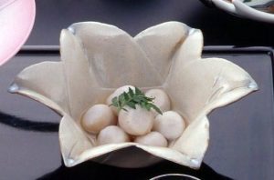 Boil The Very Small Taro Plainly (OCHI-KOIMO SAWANI)